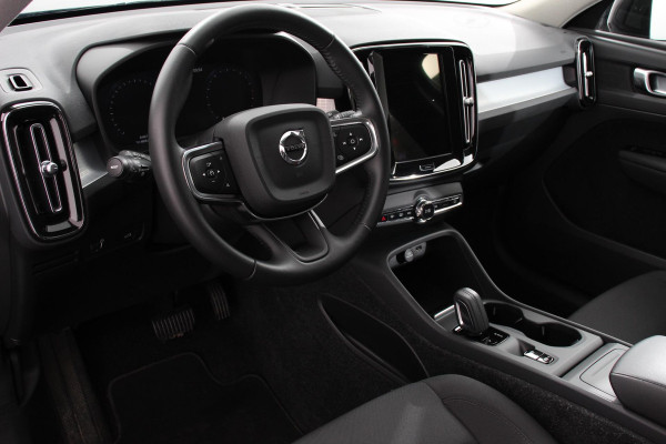 Volvo XC40 1.5 T3 163pk Automaat Momentum Navigatie Apple Carplay/Android Auto Stoelverwarming Parkeersensoren Adaptive Cruise Control Virtual Cockpit LED kop- en mistlampen Draadloos laden Sensus Connect met High Performance Sound
