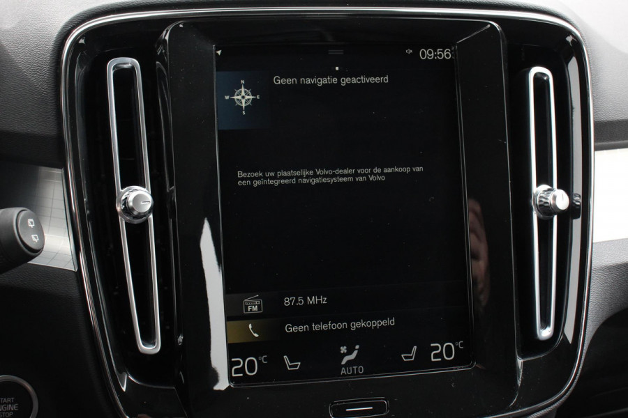 Volvo XC40 1.5 T3 163pk Automaat Momentum Navigatie Apple Carplay/Android Auto Stoelverwarming Parkeersensoren Adaptive Cruise Control Virtual Cockpit LED kop- en mistlampen Draadloos laden Sensus Connect met High Performance Sound