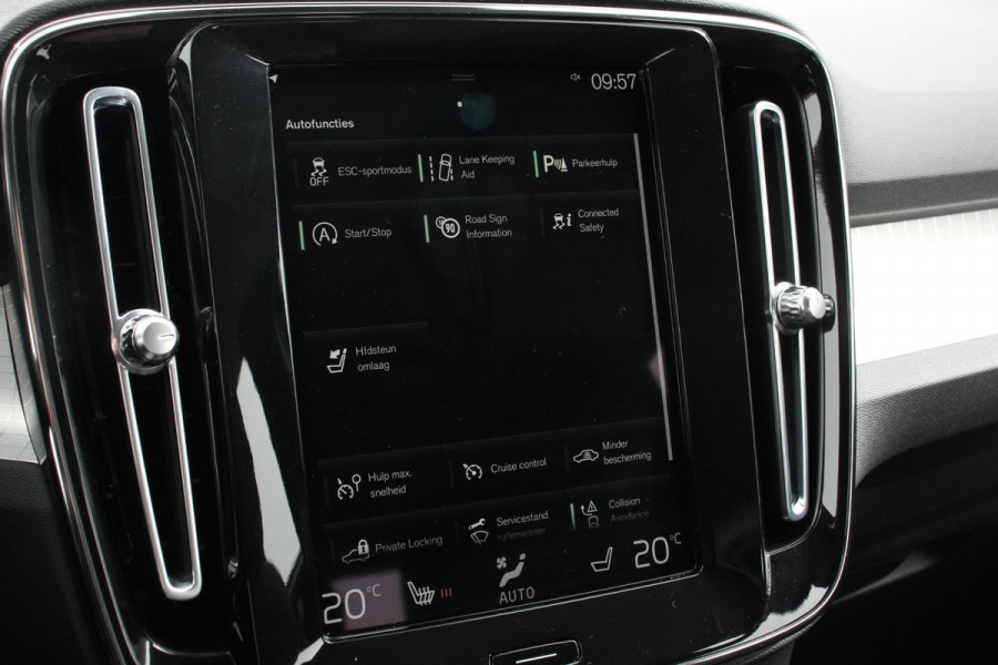 Volvo XC40 1.5 T3 163pk Automaat Momentum Navigatie Apple Carplay/Android Auto Stoelverwarming Parkeersensoren Adaptive Cruise Control Virtual Cockpit LED kop- en mistlampen Draadloos laden Sensus Connect met High Performance Sound