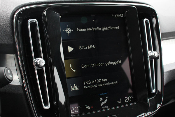 Volvo XC40 1.5 T3 163pk Automaat Momentum Navigatie Apple Carplay/Android Auto Stoelverwarming Parkeersensoren Adaptive Cruise Control Virtual Cockpit LED kop- en mistlampen Draadloos laden Sensus Connect met High Performance Sound