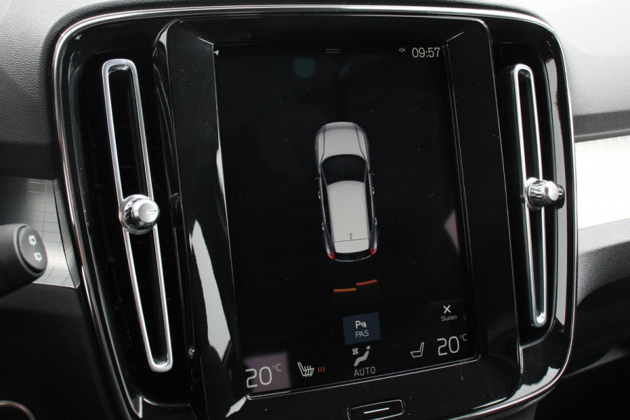Volvo XC40 1.5 T3 163pk Automaat Momentum Navigatie Apple Carplay/Android Auto Stoelverwarming Parkeersensoren Adaptive Cruise Control Virtual Cockpit LED kop- en mistlampen Draadloos laden Sensus Connect met High Performance Sound