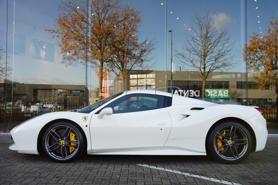 Ferrari 488 3.9 Spider HELE Passenger Display Carbon Lifting