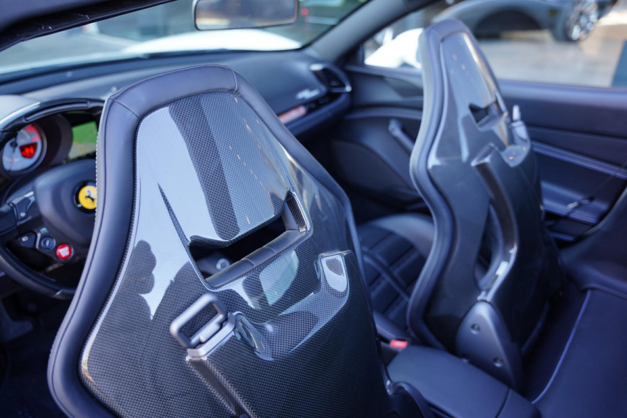 Ferrari 488 3.9 Spider HELE Passenger Display Carbon Lifting