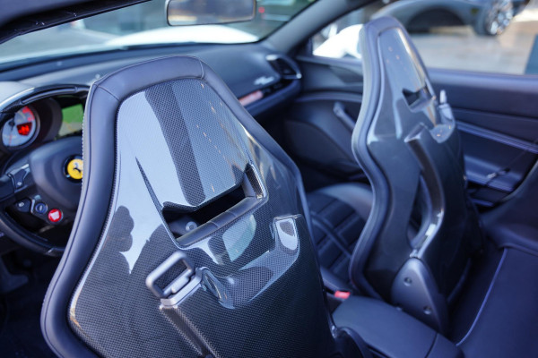 Ferrari 488 3.9 Spider HELE Passenger Display Carbon Lifting