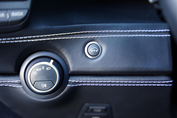 Ferrari 488 3.9 Spider HELE Passenger Display Carbon Lifting