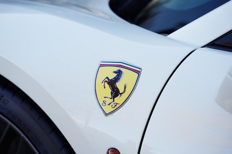 Ferrari 488 3.9 Spider HELE Passenger Display Carbon Lifting