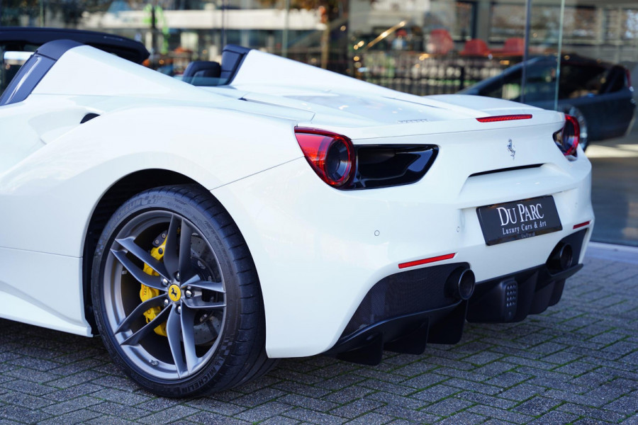 Ferrari 488 3.9 Spider HELE Passenger Display Carbon Lifting