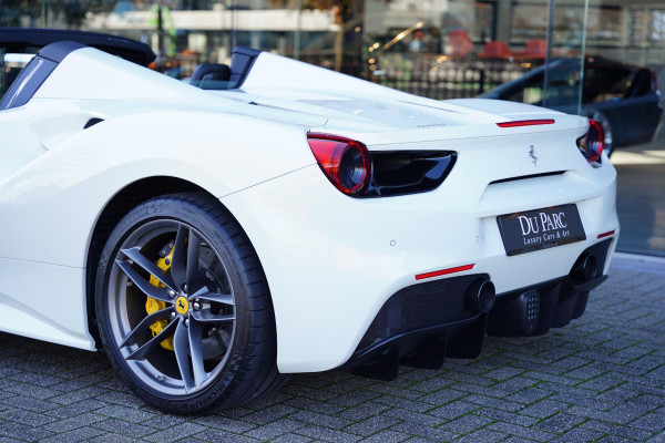 Ferrari 488 3.9 Spider HELE Passenger Display Carbon Lifting