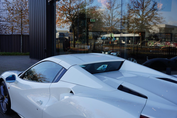 Ferrari 488 3.9 Spider HELE Passenger Display Carbon Lifting