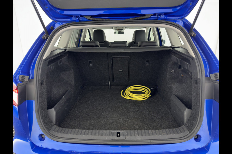 Škoda ENYAQ iV 80 [ 3-Fase ] {SOH-88% } (INCL-BTW) *LEATHER-FABRIC | FULL-LED | DIGI-COCKPIT | CAMERA | KEYLESS | NAVI-FULLMAP | AMBIENT-LIGHT | ECC | HEATED-COMFORTSEATS | DAB+ | PDC | CRUISE | CARPLAY | TOWBAR | 19"ALU*