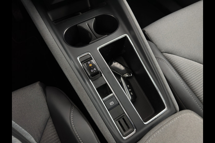 Škoda ENYAQ iV 80 [ 3-Fase ] {SOH-88% } (INCL-BTW) *LEATHER-FABRIC | FULL-LED | DIGI-COCKPIT | CAMERA | KEYLESS | NAVI-FULLMAP | AMBIENT-LIGHT | ECC | HEATED-COMFORTSEATS | DAB+ | PDC | CRUISE | CARPLAY | TOWBAR | 19"ALU*