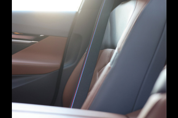 BMW 5 Serie Touring 550e xDrive | Oxford Green - Pano - Trekhaak - B&W