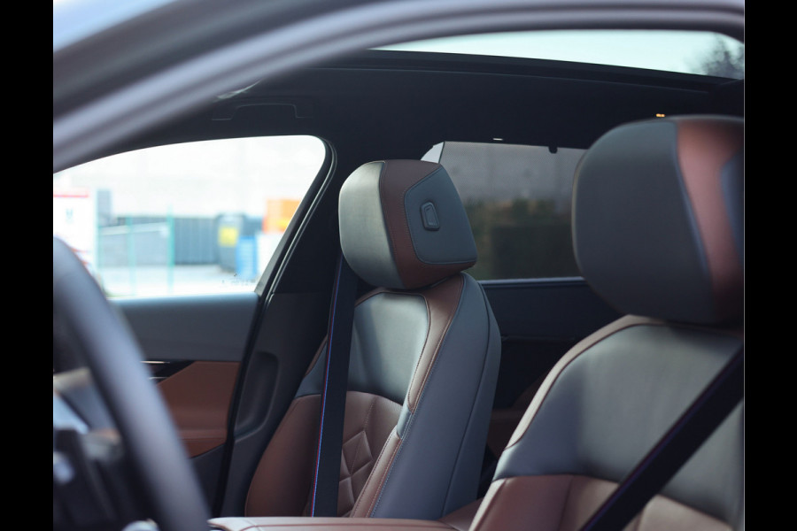 BMW 5 Serie Touring 550e xDrive | Oxford Green - Pano - Trekhaak - B&W