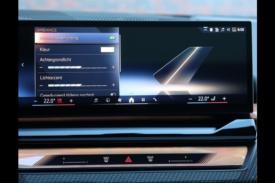 BMW 5 Serie Touring 550e xDrive | Oxford Green - Pano - Trekhaak - B&W