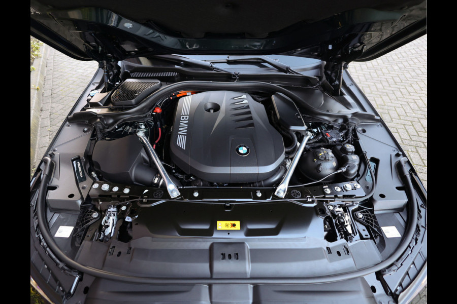 BMW 5 Serie Touring 550e xDrive | Oxford Green - Pano - Trekhaak - B&W