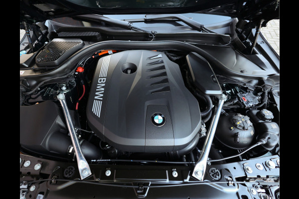 BMW 5 Serie Touring 550e xDrive | Oxford Green - Pano - Trekhaak - B&W