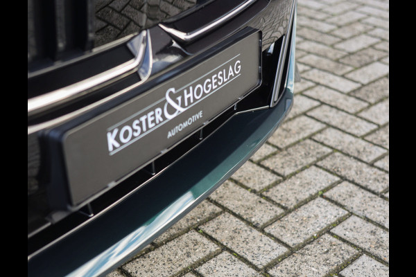 BMW 5 Serie Touring 550e xDrive | Oxford Green - Pano - Trekhaak - B&W