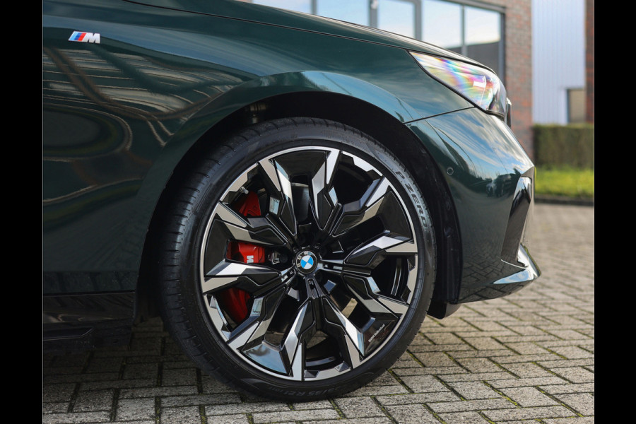 BMW 5 Serie Touring 550e xDrive | Oxford Green - Pano - Trekhaak - B&W
