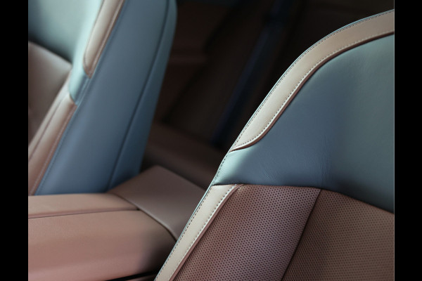 BMW 5 Serie Touring 550e xDrive | Oxford Green - Pano - Trekhaak - B&W