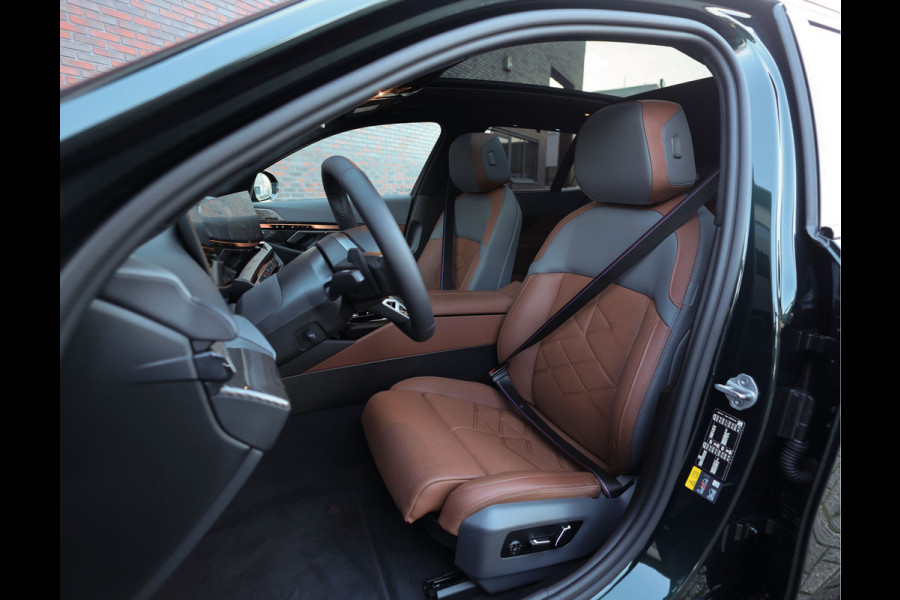 BMW 5 Serie Touring 550e xDrive | Oxford Green - Pano - Trekhaak - B&W