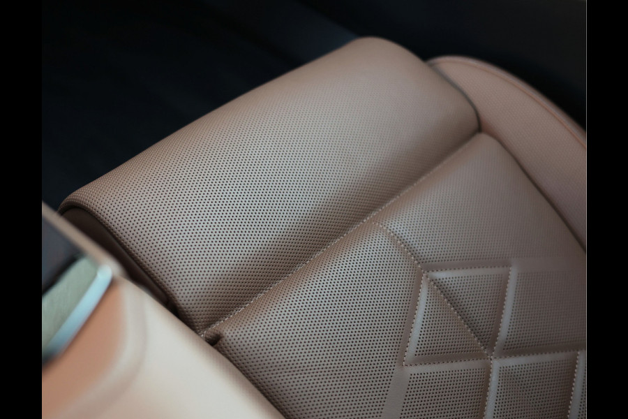 BMW 5 Serie Touring 550e xDrive | Oxford Green - Pano - Trekhaak - B&W