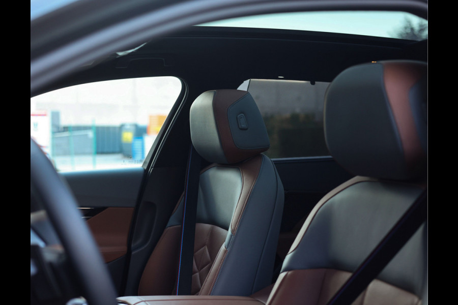 BMW 5 Serie Touring 550e xDrive | Oxford Green - Pano - Trekhaak - B&W