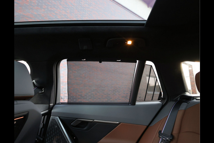 BMW 5 Serie Touring 550e xDrive | Oxford Green - Pano - Trekhaak - B&W