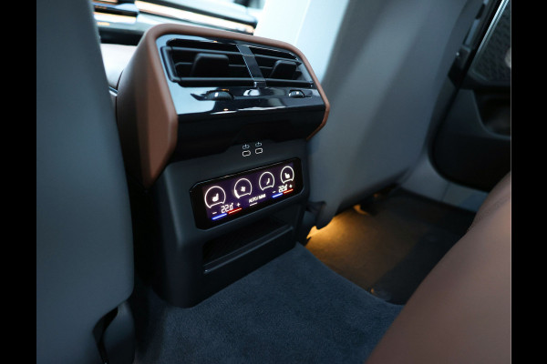 BMW 5 Serie Touring 550e xDrive | Oxford Green - Pano - Trekhaak - B&W