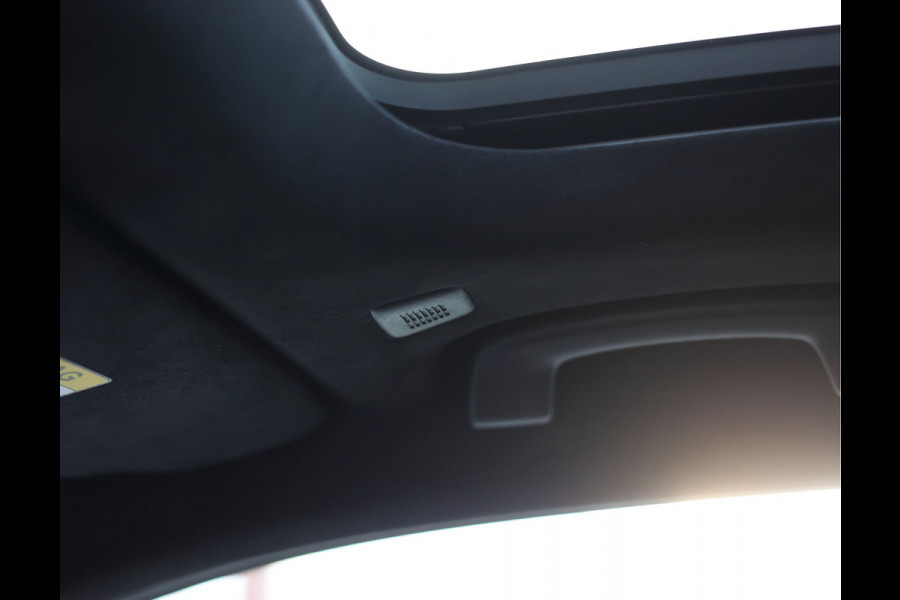 BMW 5 Serie Touring 550e xDrive | Oxford Green - Pano - Trekhaak - B&W