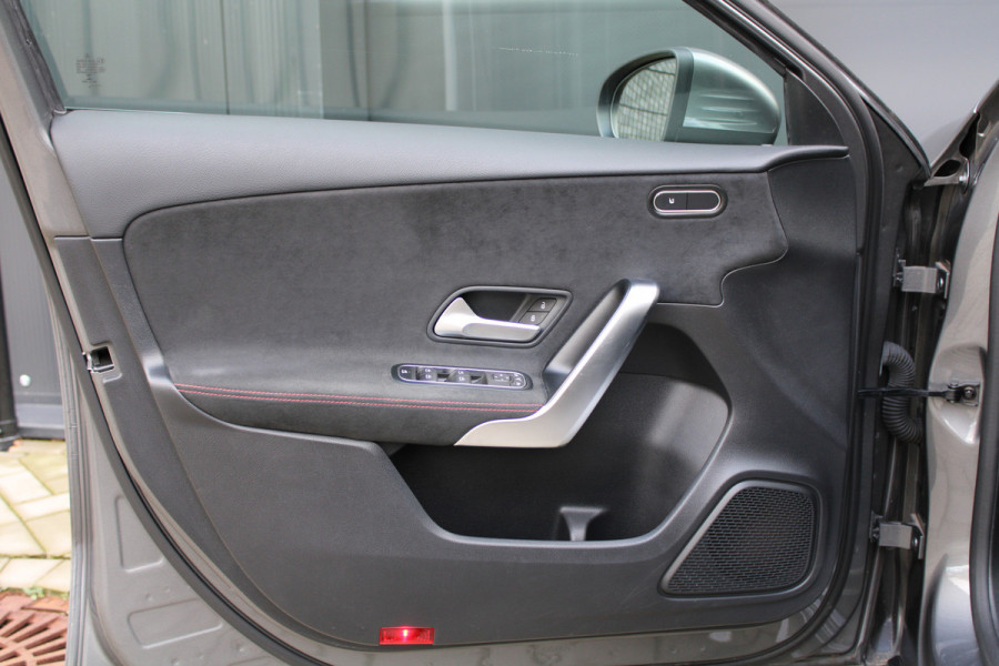 Mercedes-Benz A-Klasse 180 Business Solution AMG | NAP | CAMERA | CARPLAY | STOELVERW | AMG-LINE