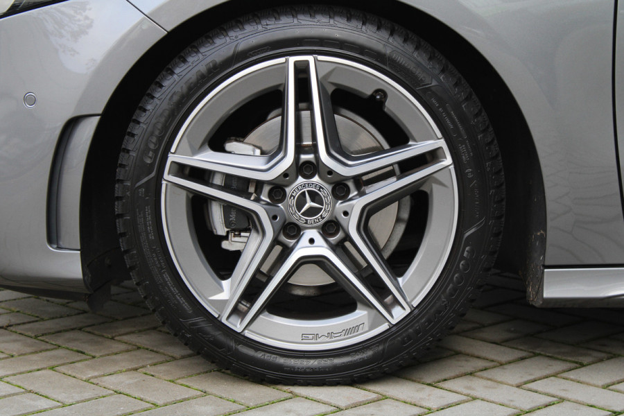 Mercedes-Benz A-Klasse 180 Business Solution AMG | NAP | CAMERA | CARPLAY | STOELVERW | AMG-LINE