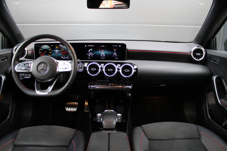 Mercedes-Benz A-Klasse 180 Business Solution AMG | NAP | CAMERA | CARPLAY | STOELVERW | AMG-LINE
