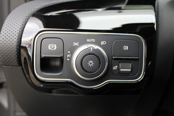 Mercedes-Benz A-Klasse 180 Business Solution AMG | NAP | CAMERA | CARPLAY | STOELVERW | AMG-LINE