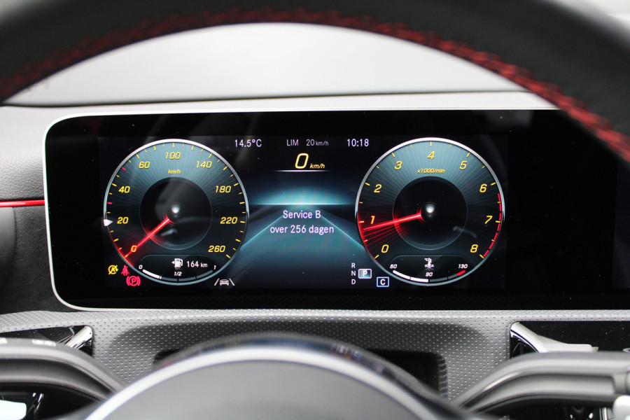 Mercedes-Benz A-Klasse 180 Business Solution AMG | NAP | CAMERA | CARPLAY | STOELVERW | AMG-LINE