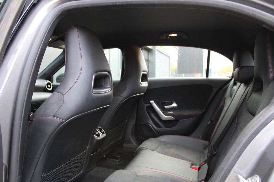 Mercedes-Benz A-Klasse 180 Business Solution AMG | NAP | CAMERA | CARPLAY | STOELVERW | AMG-LINE