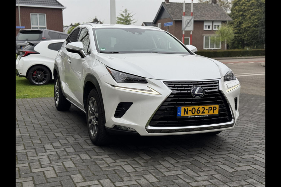 Lexus NX 300h AWD Luxury Line | Groot Scherm, Adaptive cruise control, Leer, Stoelverwarming, Parkeersensoren, Elektrische achterklep, 18