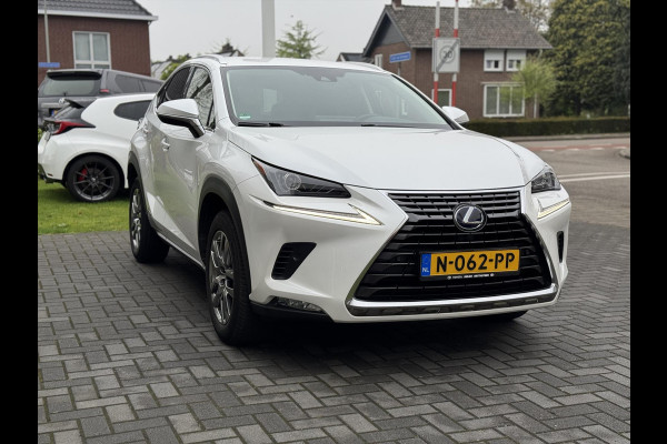 Lexus NX 300h AWD Luxury Line | Groot Scherm, Adaptive cruise control, Leer, Stoelverwarming, Parkeersensoren, Elektrische achterklep, 18