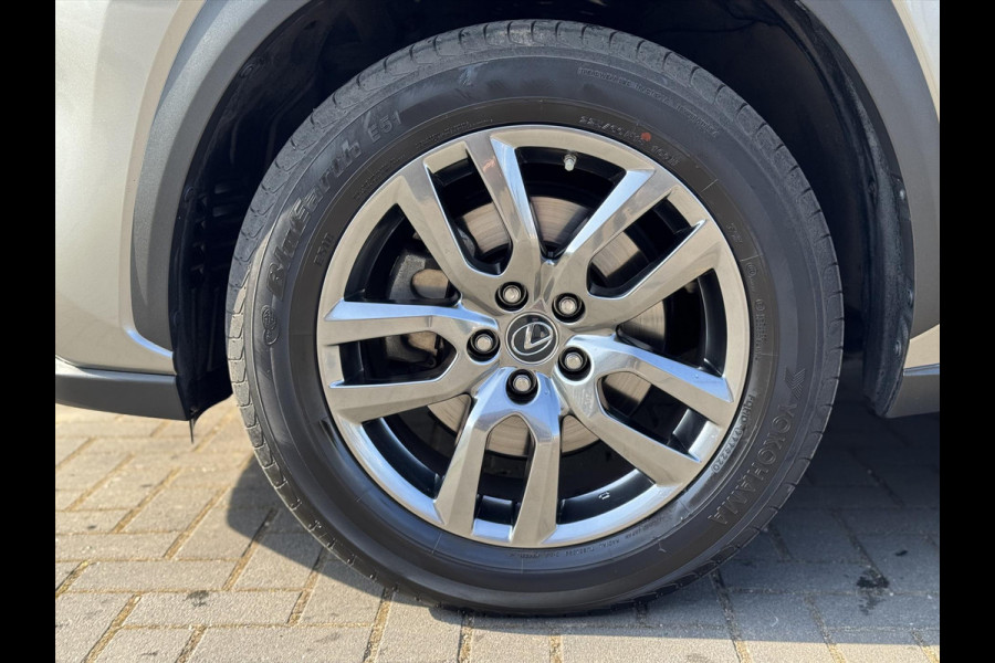 Lexus NX 300h AWD Luxury Line | Panoramadak, Premium Navigatie, Parkeersensoren, Leer, Stoelverwarming, Apple CarPlay/Android Auto