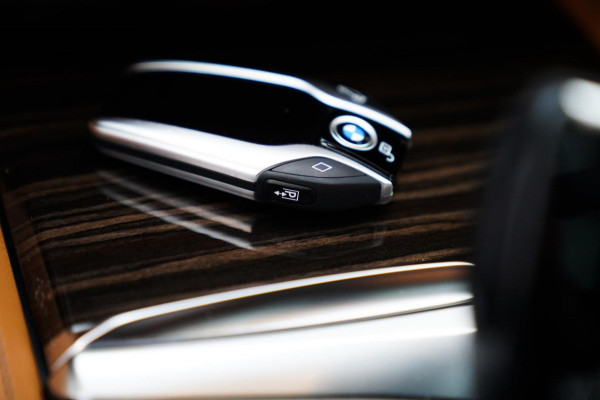 BMW 5 Serie Touring 530i xDrive High Executive | M-pakket | Head up Display | 360 cam | Memory | Park Assist | Adaptieve cruise |