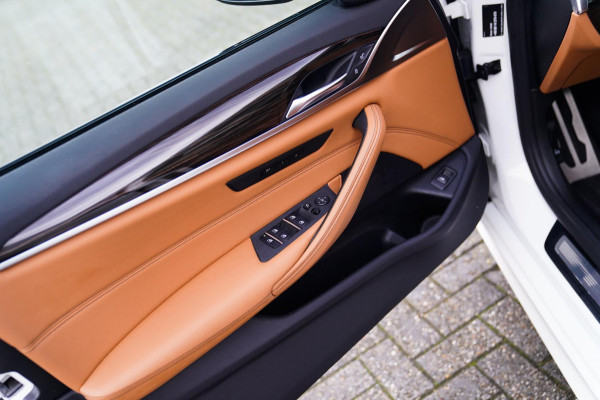 BMW 5 Serie Touring 530i xDrive High Executive | M-pakket | Head up Display | 360 cam | Memory | Park Assist | Adaptieve cruise |