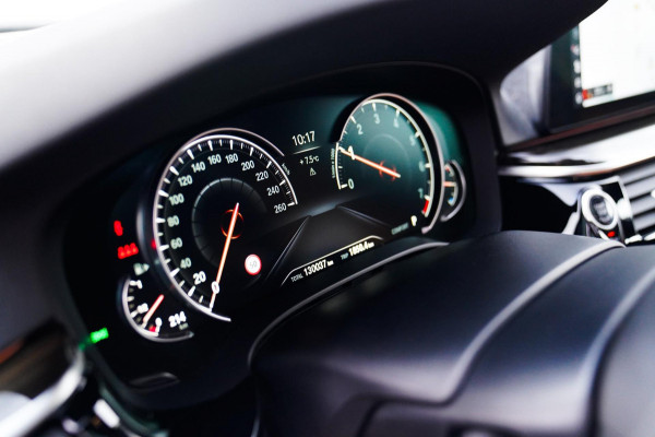 BMW 5 Serie Touring 530i xDrive High Executive | M-pakket | Head up Display | 360 cam | Memory | Park Assist | Adaptieve cruise |