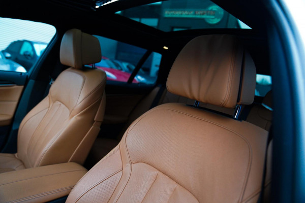 BMW 5 Serie Touring 530i xDrive High Executive | M-pakket | Head up Display | 360 cam | Memory | Park Assist | Adaptieve cruise |