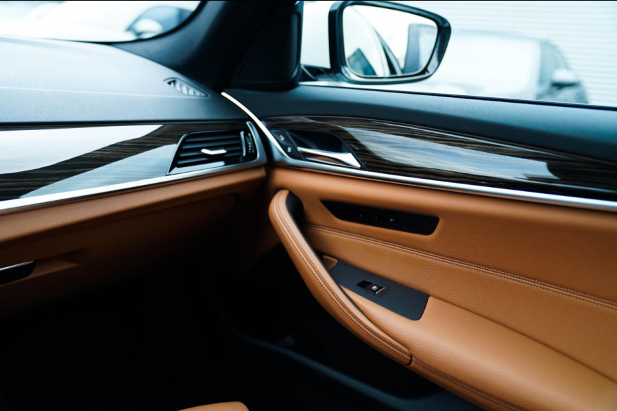 BMW 5 Serie Touring 530i xDrive High Executive | M-pakket | Head up Display | 360 cam | Memory | Park Assist | Adaptieve cruise |