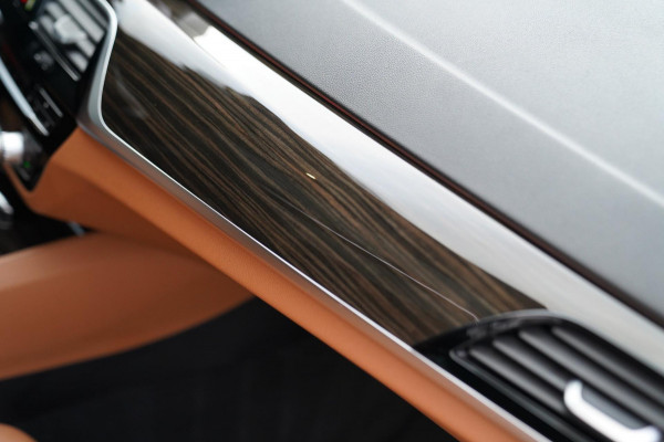 BMW 5 Serie Touring 530i xDrive High Executive | M-pakket | Head up Display | 360 cam | Memory | Park Assist | Adaptieve cruise |