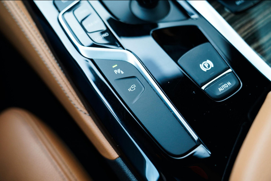 BMW 5 Serie Touring 530i xDrive High Executive | M-pakket | Head up Display | 360 cam | Memory | Park Assist | Adaptieve cruise |