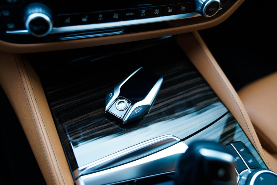 BMW 5 Serie Touring 530i xDrive High Executive | M-pakket | Head up Display | 360 cam | Memory | Park Assist | Adaptieve cruise |