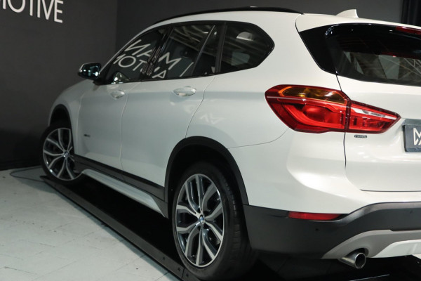 BMW X1 XDrive20i High Executive / PANO / KEYLESS / CAMERA / STUUR+STOELVERW