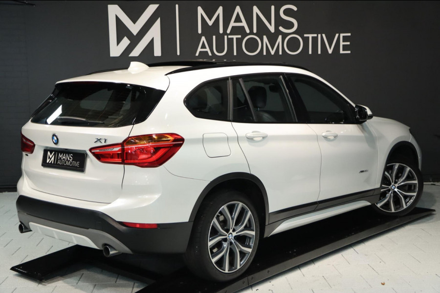 BMW X1 XDrive20i High Executive / PANO / KEYLESS / CAMERA / STUUR+STOELVERW