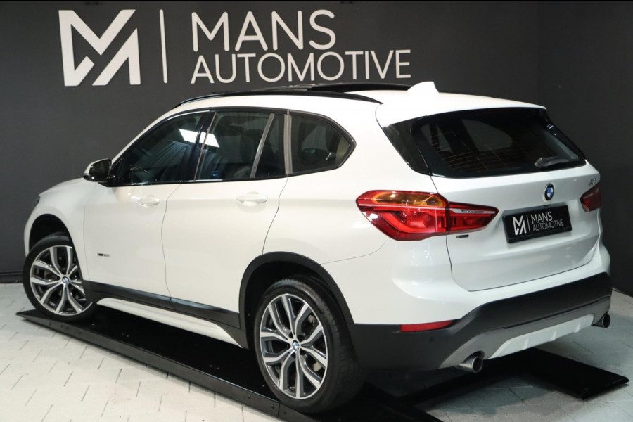 BMW X1 XDrive20i High Executive / PANO / KEYLESS / CAMERA / STUUR+STOELVERW