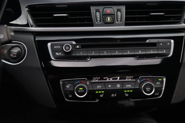 BMW X1 XDrive20i High Executive / PANO / KEYLESS / CAMERA / STUUR+STOELVERW